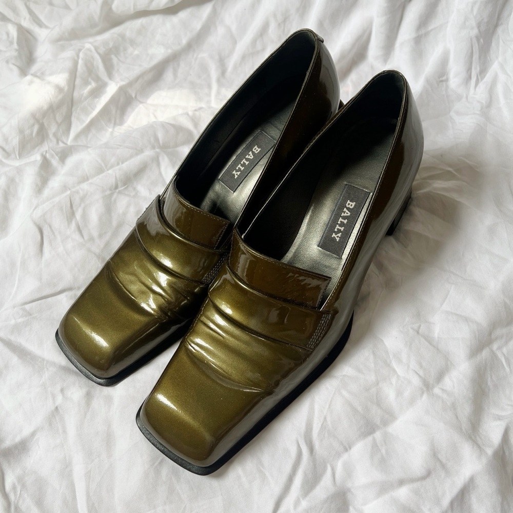 💚Vintage // Bally Olive Green Heeled Loafers💚